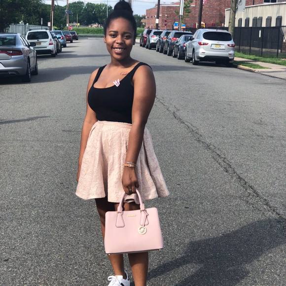 Meet your Posher, Paradise - Picture 1 of 1